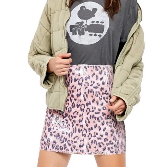 NWT FREE PEOPLE Cheetah print sequin mini skirt - Picture 2 of 14